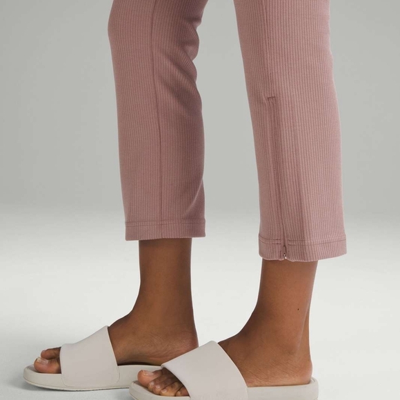 Lululemon Softstreme leggings - Picture 5 of 13